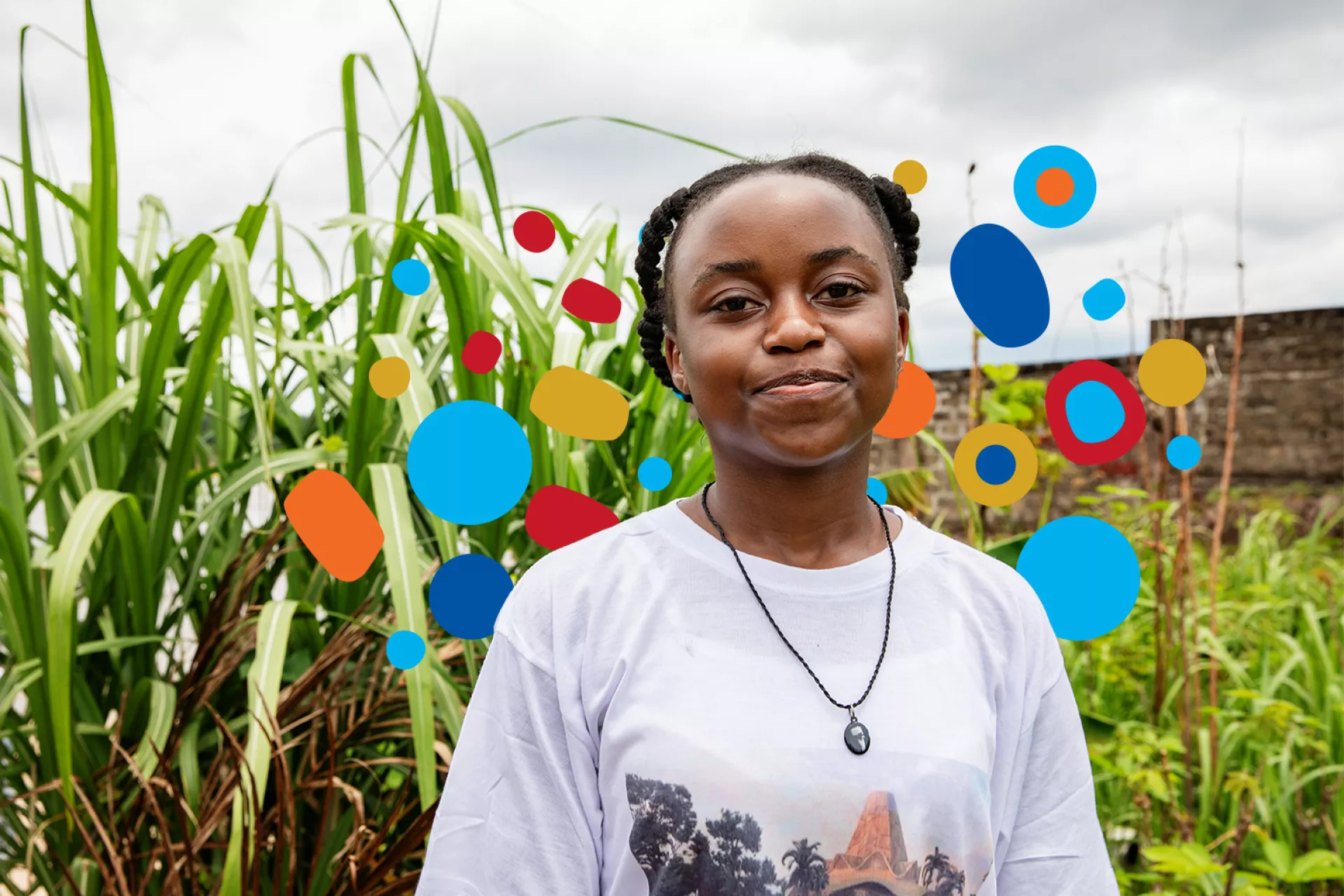 Zahirine, 16, is part of a group of young people (between 4 and 18 years old) who are mobilizing to remove waste from their neighborhood in the commune of Mont Ngafula in Kinshasa.