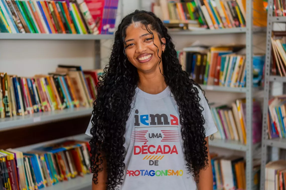 Rayana Brand&atilde;o at the school library 