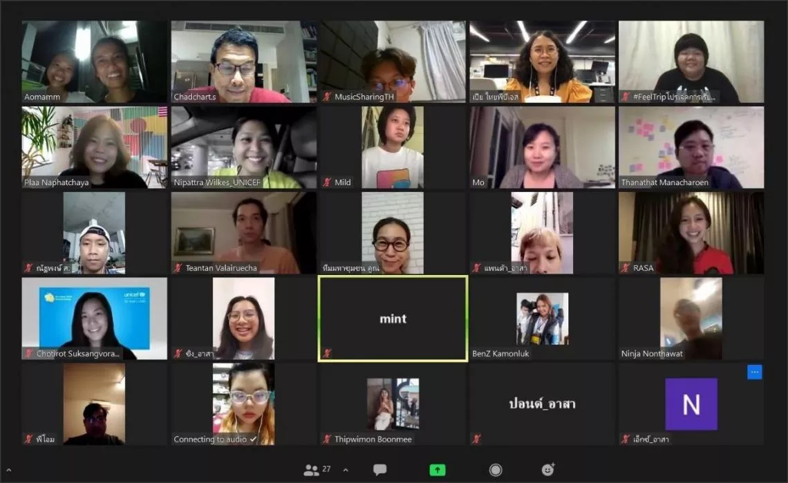 (Zoom snapshot) More than 30 volunteers from the Klongtoey community and UNICEF in a daily virtual meeting with former Transportation Minister Chatchart Sittipan to report on and coordinate their COVID-19 response efforts.